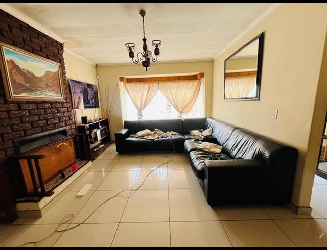 5 BEDROOM HOUSE FOR SALE IN BIRCHLEIGH NORTH